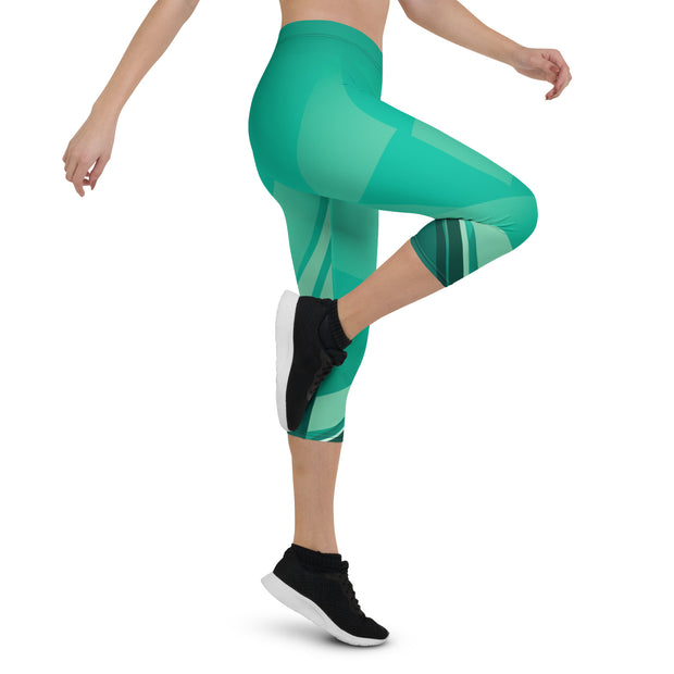 "Emerald Oasis Capri Leggings: Refresh Your Workout Wardrobe"