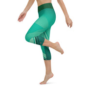 "Emerald Oasis Capri Leggings: Refresh Your Workout Wardrobe"